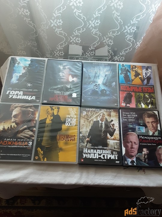 DVD- диски с художественными фильмами (66 штук)