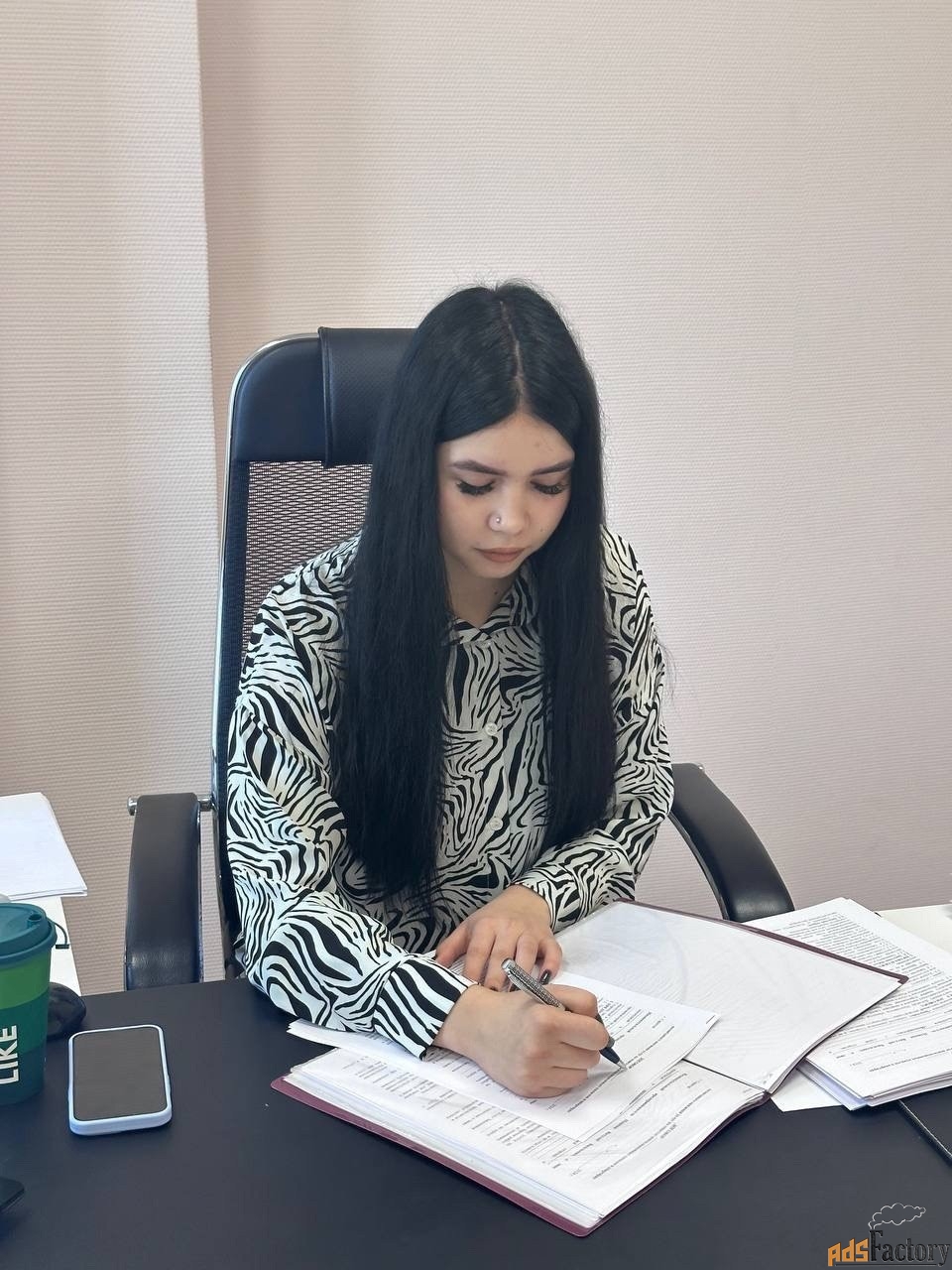 помощник менеджера по оформлению заявок