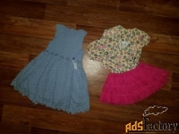 Новые летние детские платья разного размера.