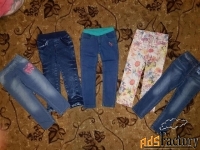 Новые джинсы разных расцветок и размеров.