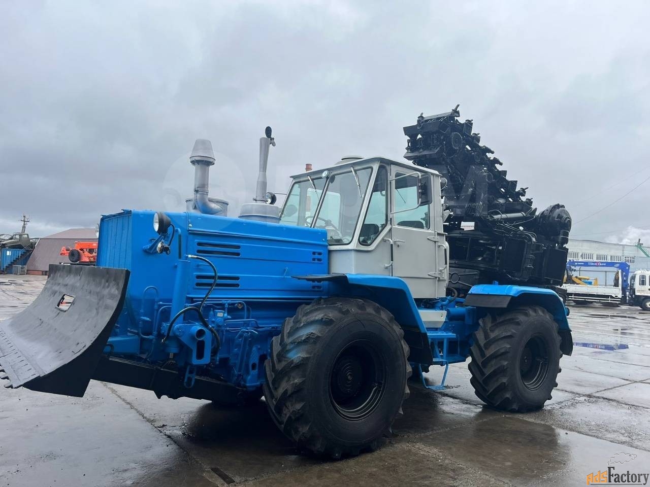 Землеройная машина ПЗМ-2 на базе трактора Т-150
