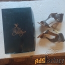 Босоножки женские на каблуке,кожаная, с брошью,Италия