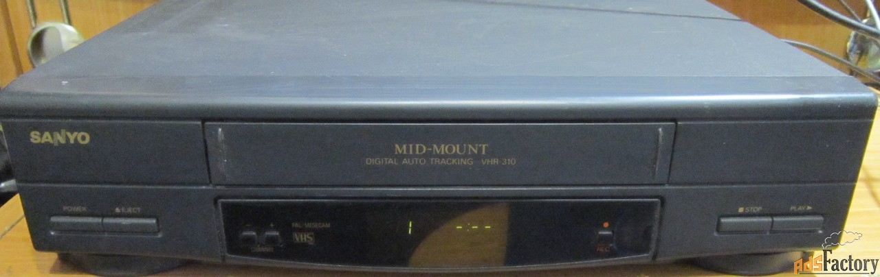 Видеомагнитофон Sanyo неисправный
