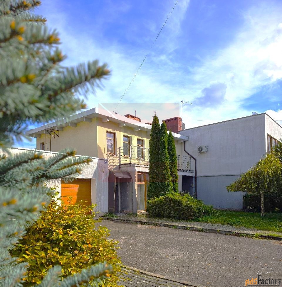 3 - комн.  квартира, 163.8 м², 1/2 эт.