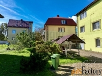 коттедж 1475.5 м² на участке 42 сот.