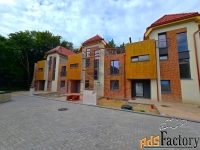 таунхаус 211 м² на участке 4 сот.