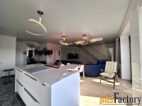 3 - комн.  квартира, 179.8 м², 7/7 эт.