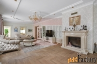 дом 1001.2 м² на участке 14.75 сот.