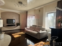 дом 297 м² на участке 4.5 сот.