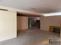 торговое помещение, 890 м²