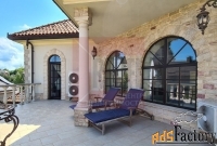 дом 689.5 м² на участке 11 сот.