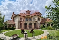 дом 689.5 м² на участке 11 сот.