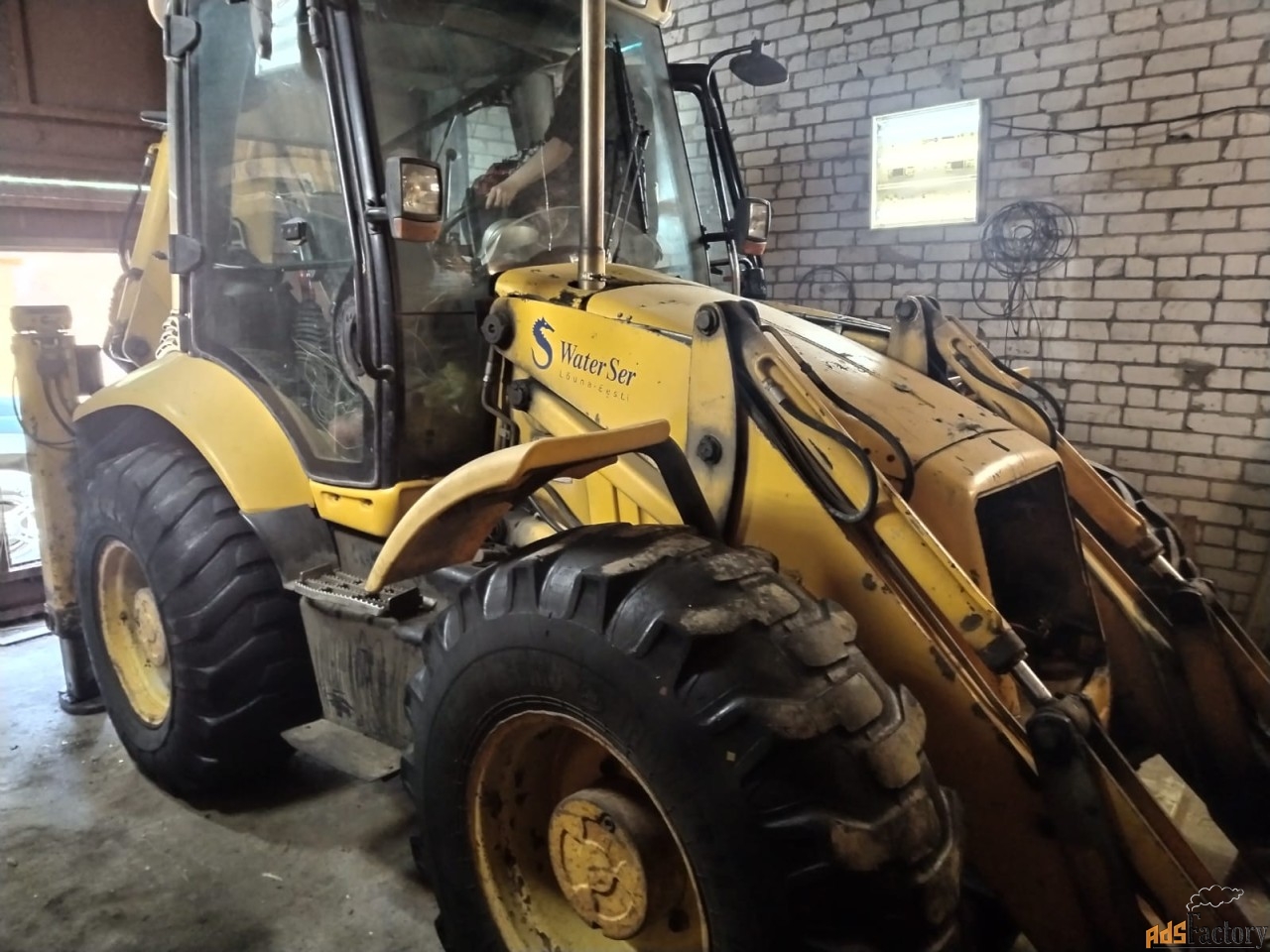 Экскаватор-погрузчик JCB 4cx
