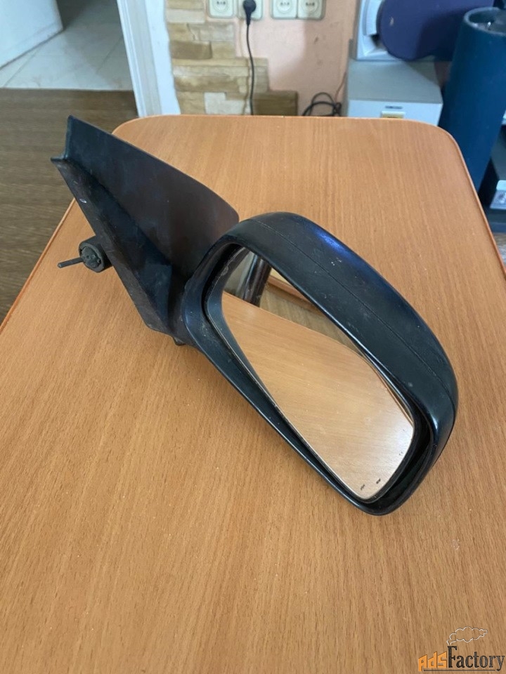 Зеркало б\у прав механич Вольво 440 460 94-97
