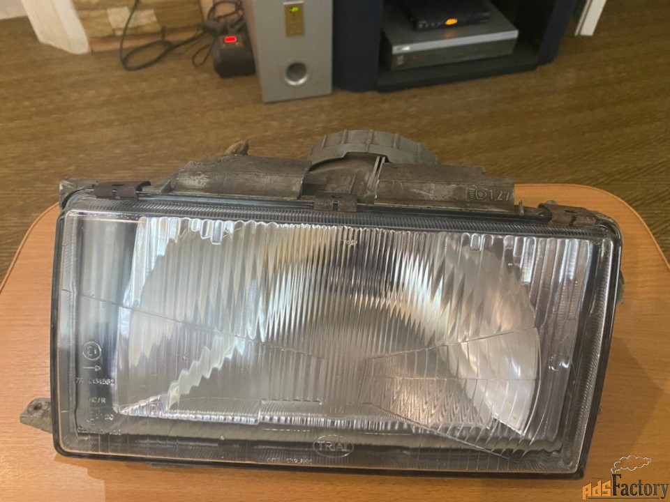 Фара левая Вольво 440\460 -94 Б\У