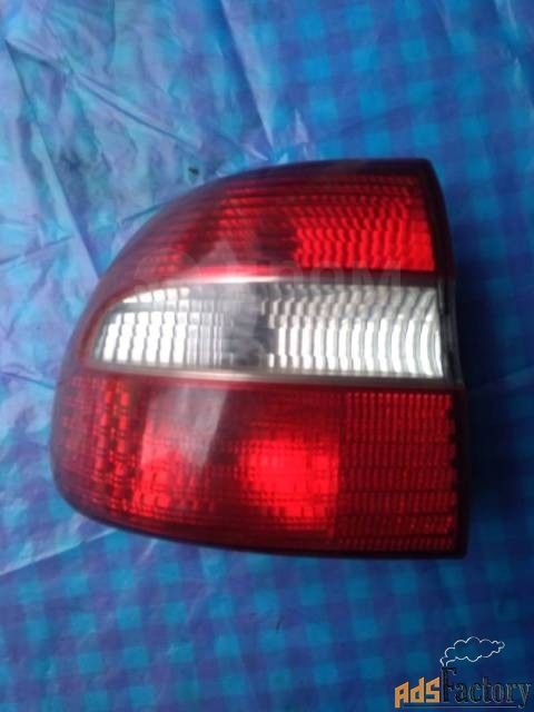 Фонарь задний левый Volvo V40 01-04 б\у оригинал