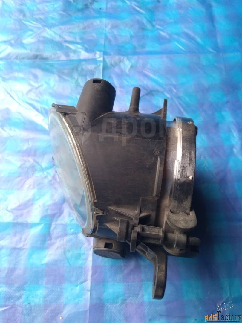 Фара противотуманная передняя Volvo V70 08-, S80 07-, правая б\у