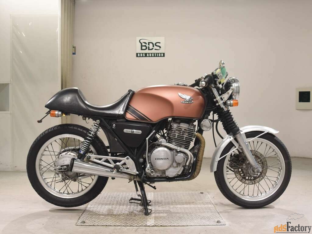 Мотоцикл дорожный Honda GB400TT рама NC20 в стиле кафе-рейсер