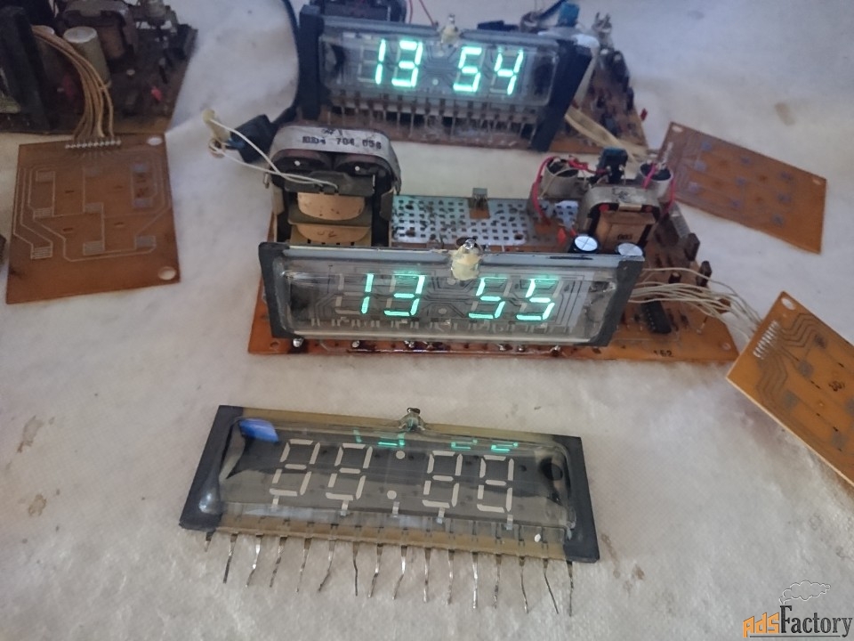 Часы электронные цифровые 4 штуки