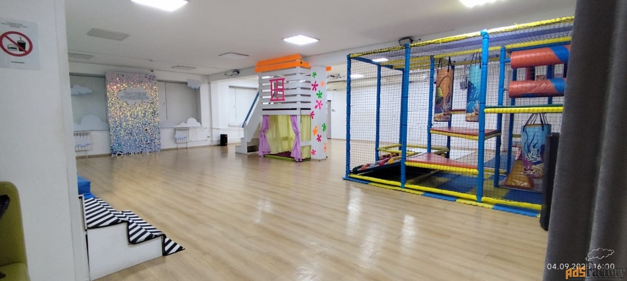 торговое помещение, 300 м²