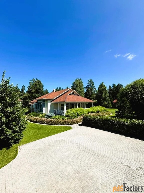 дом 192.9 м² на участке 22.0 сот.