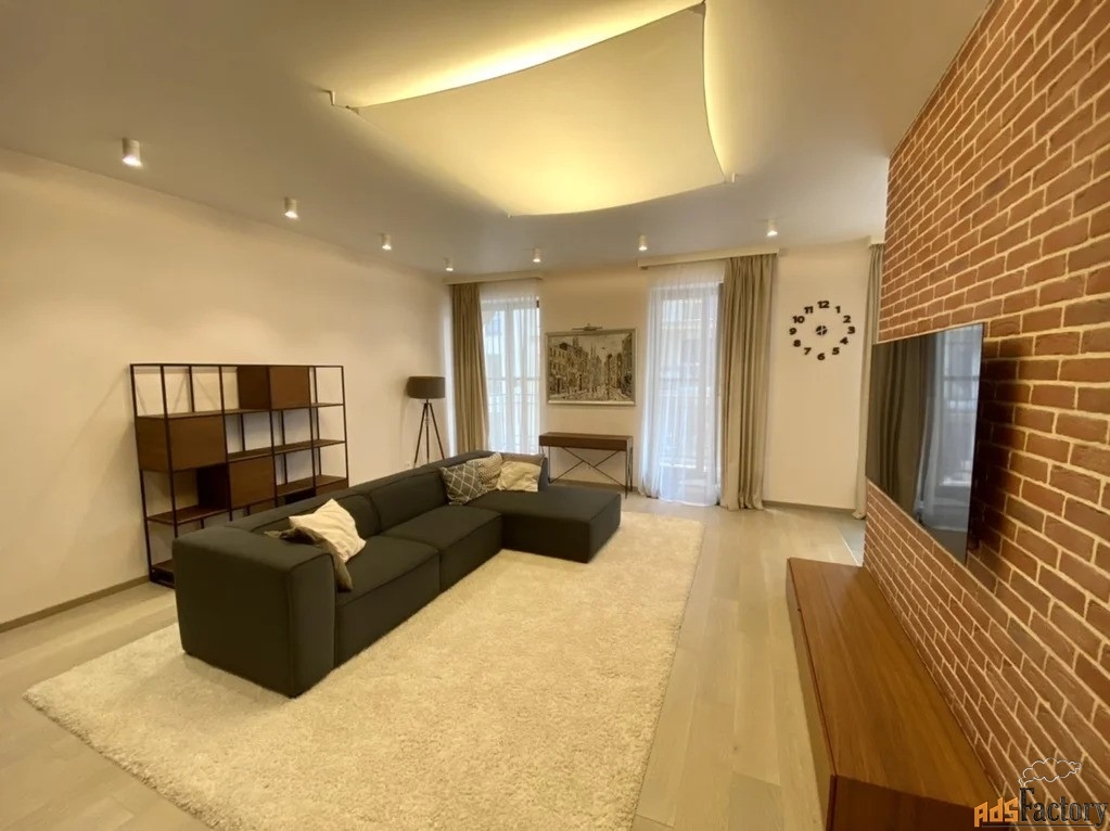 3 - комн.  квартира, 127.0 м², 5/10 эт.