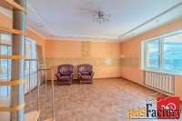 3 - комн.  квартира, 82.0 м², 1/2 эт.