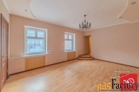 3 - комн.  квартира, 82.0 м², 1/2 эт.