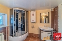 3 - комн.  квартира, 82.0 м², 1/2 эт.