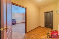 3 - комн.  квартира, 82.0 м², 1/2 эт.