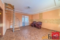 3 - комн.  квартира, 82.0 м², 1/2 эт.