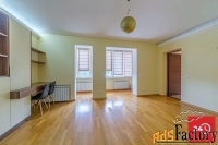 3 - комн.  квартира, 139.0 м², 5/5 эт.