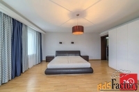 3 - комн.  квартира, 139.0 м², 5/5 эт.