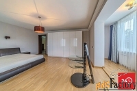 3 - комн.  квартира, 139.0 м², 5/5 эт.
