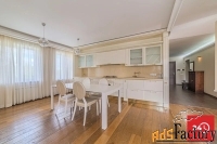 3 - комн.  квартира, 139.0 м², 5/5 эт.