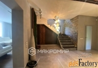 дом 400.0 м² на участке 8.3 сот.