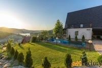 дом 392.0 м² на участке 13.0 сот.