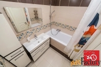 3 - комн.  квартира, 86.0 м², 5/10 эт.