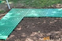 Готовые пластиковые плитки для сборки садовых дорожек