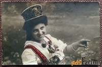 Антикварная открытка Девушка в национальном костюме