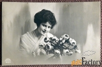 Антикварная открытка Дама с розами