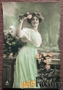 Антикварная открытка. Кокетка. Девушка с цветами