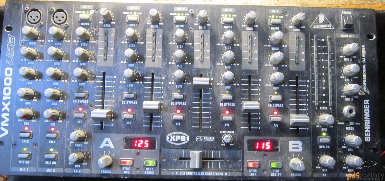 Behringer микшерский пульт