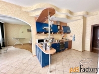 3 - комн.  квартира, 138 м², 4/25 эт.