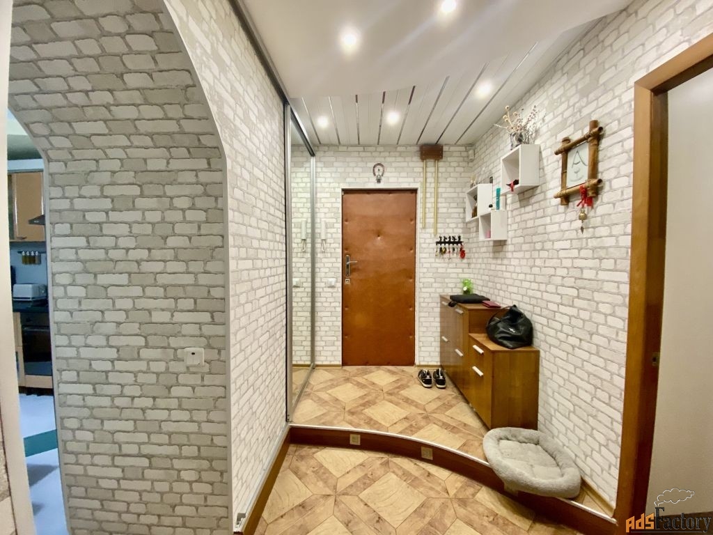 4 - комн. квартира, 90 м², 1/5 эт.