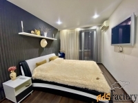 4 - комн.  квартира, 90 м², 1/5 эт.