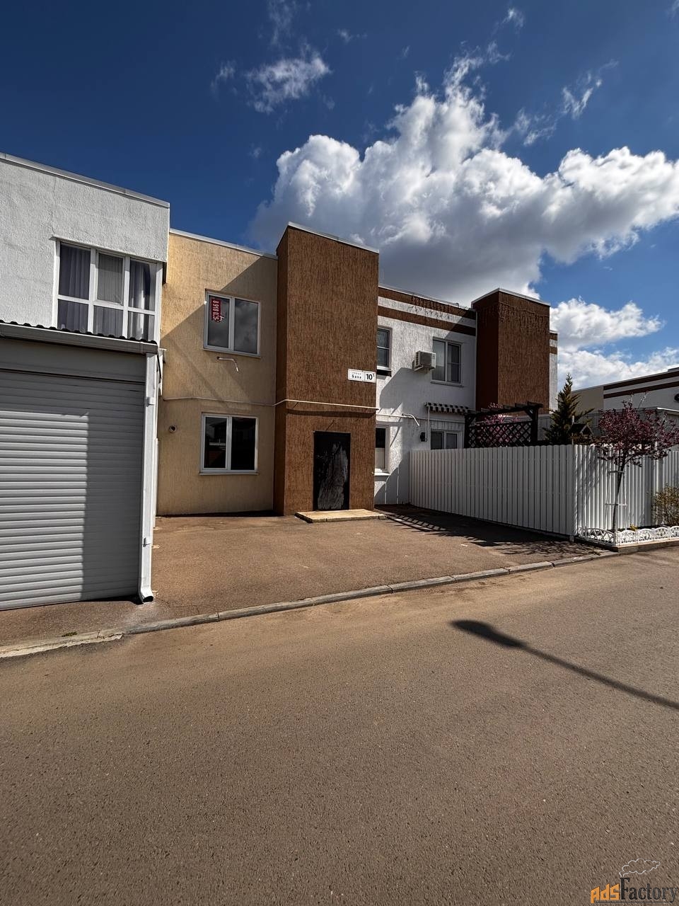 4 - комн. квартира, 139.8 м², 1/2 эт.