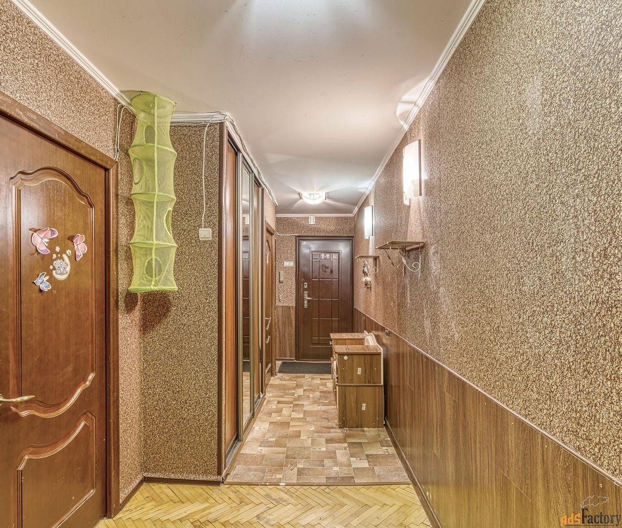 3 - комн.  квартира, 63.6 м², 1/9 эт.