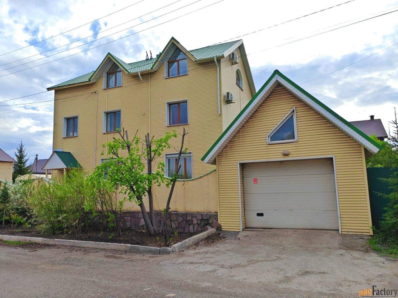 дом 355.1 м² на участке 10.14 сот.