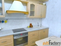 3 - комн.  квартира, 80.4 м², 1/1 эт.